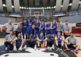 La plantilla del GBC, optimista, antes de su último entrenamiento ayer en Illunbe.