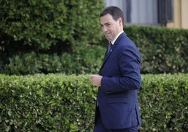 El lehendakari, Imanol Pradales, a su llegada a la Conferencia de Presidentes en Barcelona.