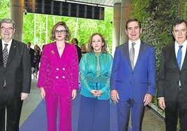 Mireya Uribeetxebarria, Juan Mari Aburto, Elixabete Etxanobe, Eloísa del Pino, Carlos Torres Vila y Rafael Pardo.