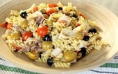 Ensalada de pasta al pesto con tomates cherry