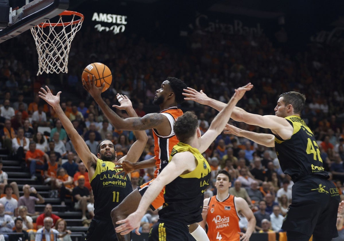 La semifinal de la ACB arranca con un golpe del Valencia Basket