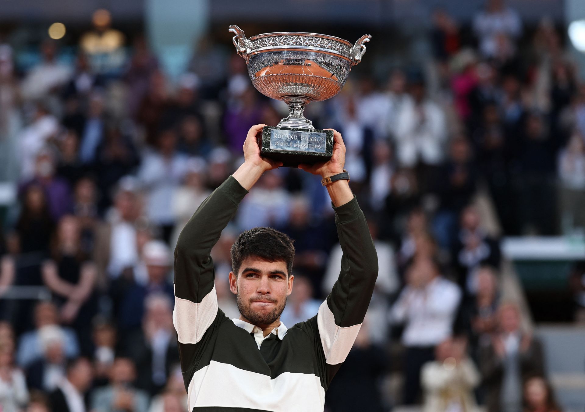 La celebración de Carlos Alcaraz tras ganar Roland Garros, en imágenes