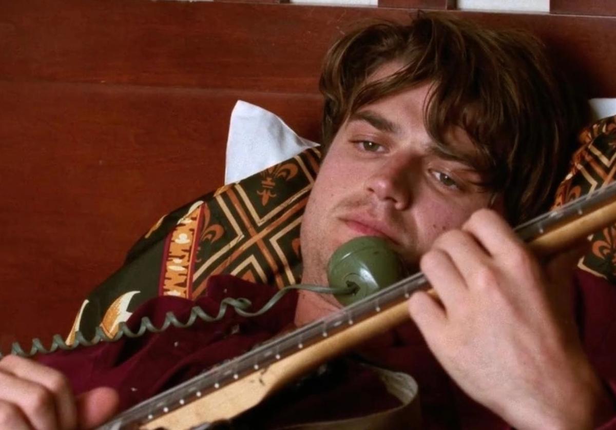 Joe Keery da vida a Malkmus en el ficticio biopic de la banda.