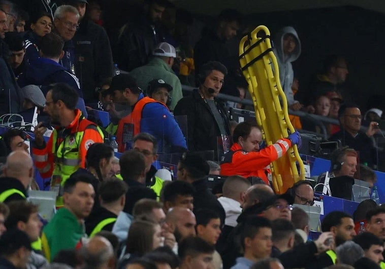Muere un aficionado tras precipitarse al vacío desde lo alto del Allianz Arena durante la final de España